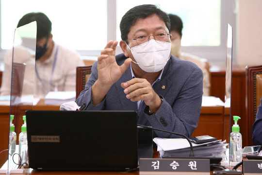 김승원 더불어민주당 의원이 지난 10일 국회 문화체육관광위원회 전체회의에서 발언하고 있다. [연합뉴스]